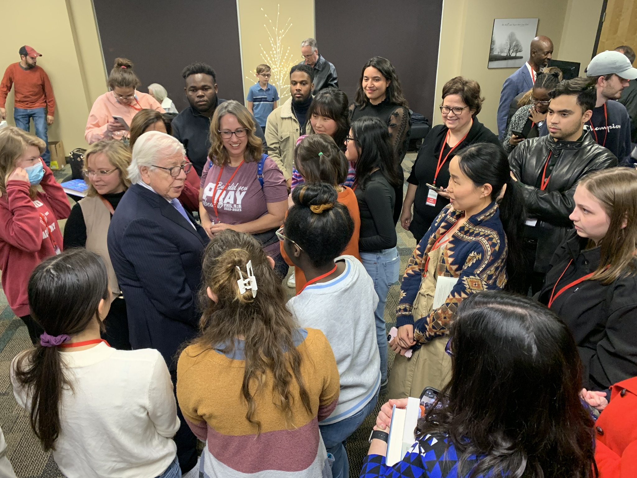 Carl Bernstein meets with students and guests before the main event