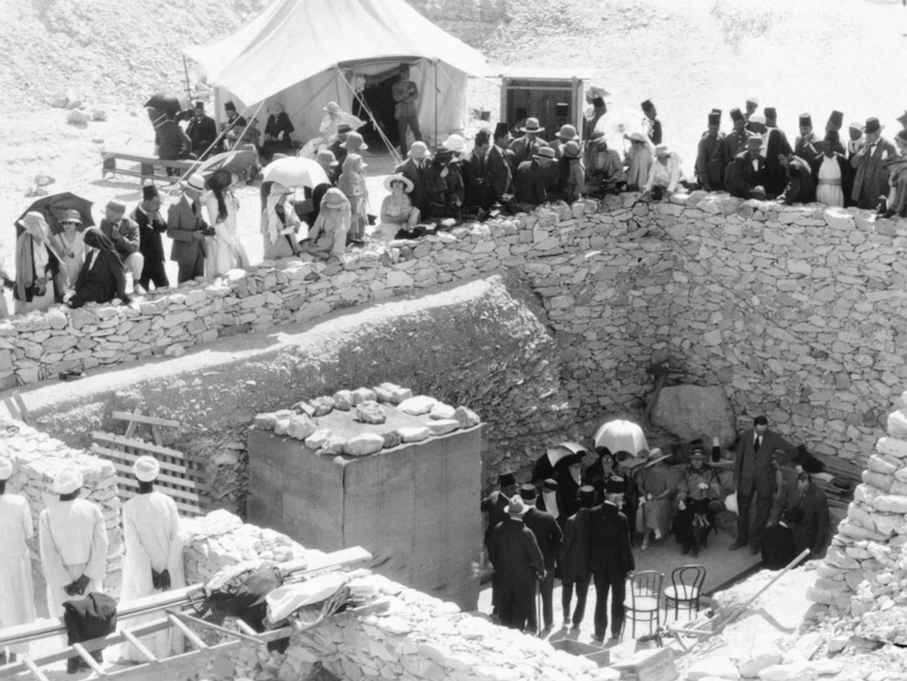 Tourist crowds outside the tomb entrance in February 1923